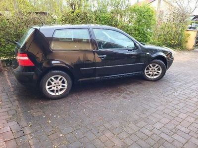 Schwarz Gebraucht 2003 VW Golf IV Kleinwagen | 2.100 € (Fairer Preis)