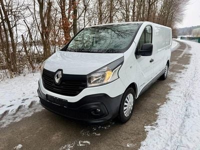 Weiß Gebraucht 2017 Renault Trafic Komfort Van / Kleinbus | 11.999 € (Fairer Preis)