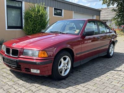 Rot Gebraucht 1993 BMW 318 Limousine | 4.100 €