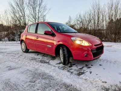 Rot Gebraucht 2010 Renault Clio III Kleinwagen | 5.590 €