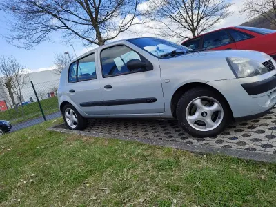 Gebraucht Renault Clio 75 PS (55 kW) 2003 Silber Kleinwagen