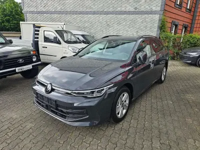 Neu VW Golf VIII Life 150 PS (110 kW) 2026 Uranograu Kombi