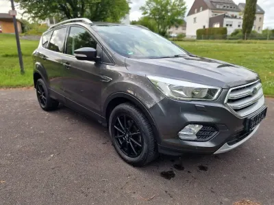 Gebraucht Ford Kuga Titanium 150 PS (110 kW) 2018 Grau SUV