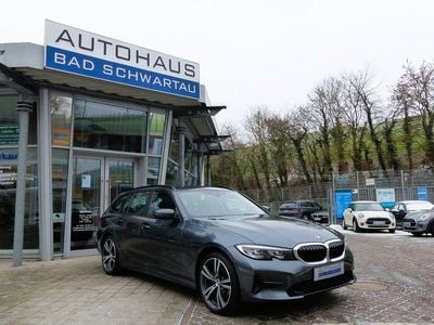 Grau Gebraucht 2021 BMW 318 Advantage Kombi | 24.950 € (Fairer Preis)