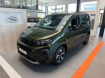 Neu Peugeot Rifter GT 131 PS (96 kW) 2026 Grün Van / Kleinbus