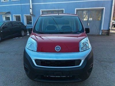 Gebraucht Fiat Fiorino 80 PS (58 kW) 2018 Rot Van / Kleinbus