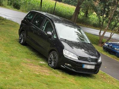Second-hand VW Sharan 140 CP (102 kW) 2010 Negru Monovolum