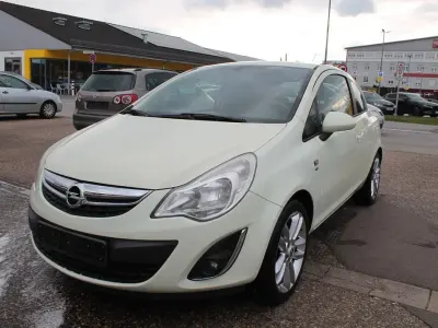 Gebraucht Opel Corsa Satellite 87 PS (63 kW) 2011 Guacamole weiss (uni) Kleinwagen