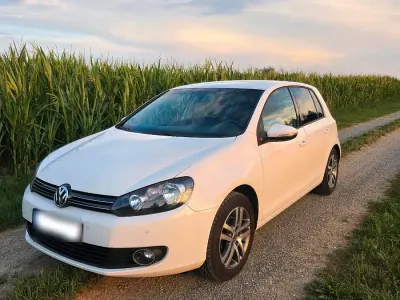 Gebraucht VW Golf VI 102 PS (75 kW) 2009 Weiß Kleinwagen