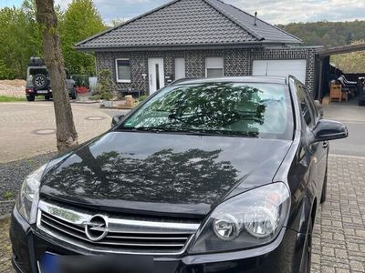 gebraucht Opel Astra 2010 + Sommerreifen