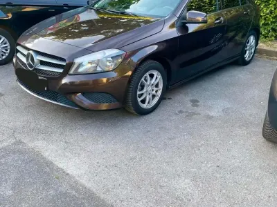Gebraucht Mercedes A160 106 PS (77 kW) 2015 Braun Kleinwagen