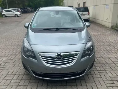 Gebraucht Opel Meriva Innovation 101 PS (74 kW) 2011 Silber Van / Kleinbus