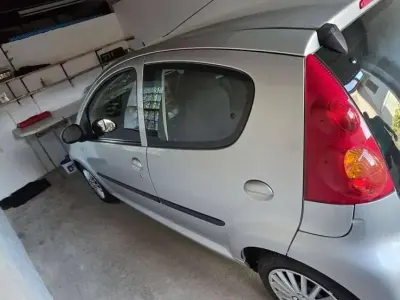 Gebraucht Peugeot 107 Filou 68 PS (50 kW) 2009 Silber Kleinwagen