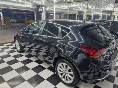 Usata Opel Astra 140 CV (102 kW) 2015 Nero Berlina