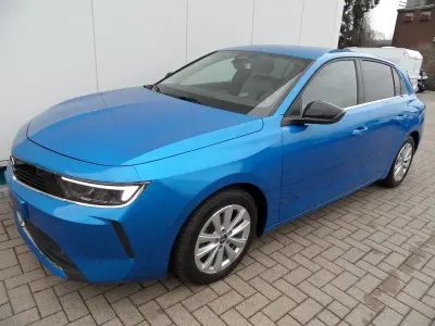 Gebraucht Opel Astra Elegance 131 PS (96 kW) 2023 Blau metallic Kleinwagen