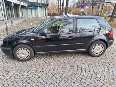 Schwarz Gebraucht 1999 VW Golf IV Basis Limousine | 2.100 € (Fairer Preis)