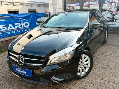 Gebraucht Mercedes A180 122 PS (89 kW) 2014 Schwarz Kleinwagen