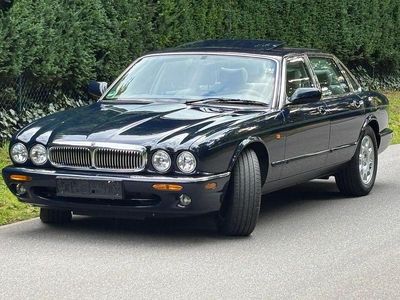 Jaguar XJ8