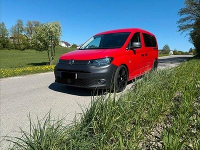 Second-hand VW Caddy Maxi 122 CP (89 kW) 2021 Roșu Monovolum