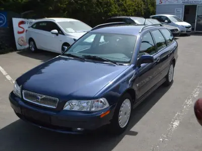 Usata Volvo V40 Comfort 122 CV (89 kW) 2001 Blu Station wagon