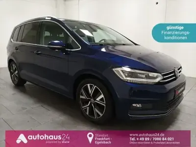 Używany VW Touran Highline 150 KM (110 kW) 2022 Niebieski Minivan