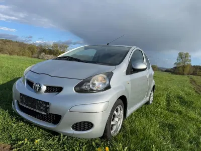 Używany Toyota Aygo 68 KM (50 kW) 2010 Srebrny Hatchback