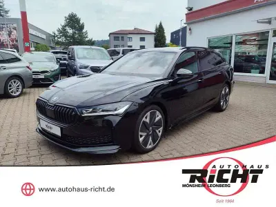 Gebraucht Skoda Superb SportLine 150 PS (110 kW) 2025 Schwarz Kombi