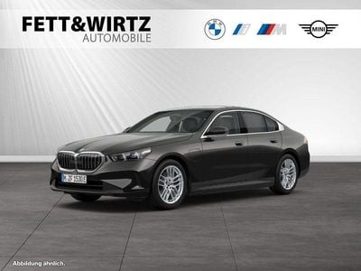 Gebraucht BMW 530e 299 PS (219 kW) 2024 Sophistograu brillanteffekt metallic Limousine