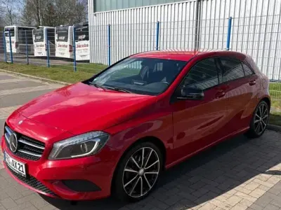 Gebraucht Mercedes A180 122 PS (89 kW) 2014 Rot Kleinwagen