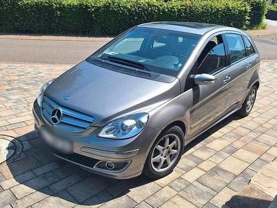 Mercedes B200