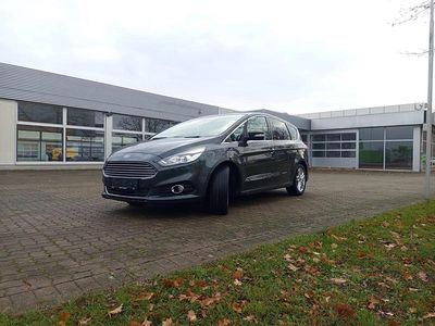 Grau Gebraucht 2016 Ford S-MAX S Van / Kleinbus | 14.200 € (Fairer Preis)