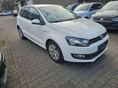 Gebraucht VW Polo Life 90 PS (66 kW) 2013 Weiß Kleinwagen