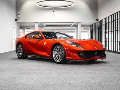 Gebraucht Ferrari 812 799 PS (587 kW) 2024 Rot