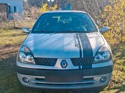 Gebraucht Renault Clio II 98 PS (72 kW) 2001 Silber Kleinwagen