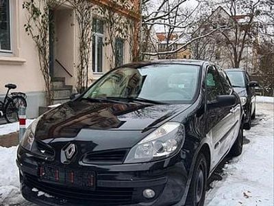 Schwarz Gebraucht 2007 Renault Clio II Kleinwagen | 1.100 € (Fairer Preis)