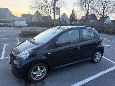Gebraucht Toyota Aygo 68 PS (50 kW) 2009 Schwarz Kleinwagen