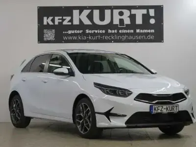 Neu Kia Ceed Style 140 PS (102 kW) 2025 Weiß Kleinwagen