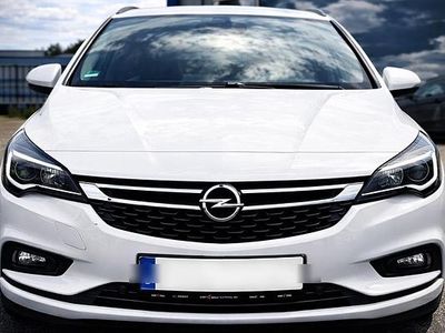 Weiß Gebraucht 2016 Opel Astra Kombi | 9.500 €