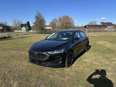 Neu Ford Focus Titanium 125 PS (91 kW) 2026 Schwarz Limousine