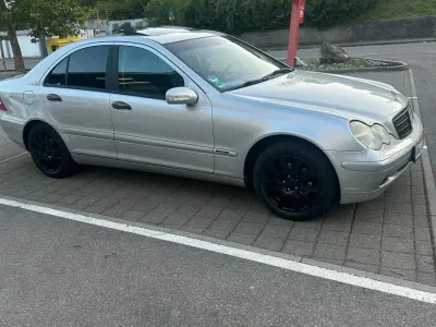 Gebraucht Mercedes 180 143 PS (105 kW) 2004 Limousine