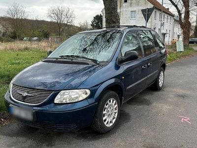 Second-hand Chrysler Voyager 100 CP (73 kW) 2004 Albastru Monovolum