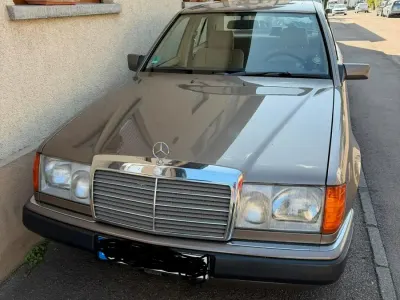 Gebraucht Mercedes E230 132 PS (97 kW) 1991 Braun Limousine