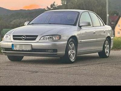 Silber Gebraucht 2002 Opel Omega Limousine | 3.800 € (Teuer)