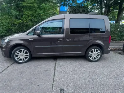 Gebraucht VW Caddy 102 PS (75 kW) 2017 Braun Van / Kleinbus