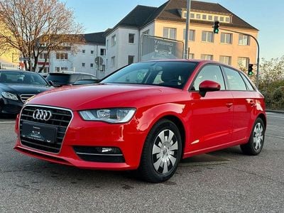 Gebraucht Audi A3 Attraction 140 PS (102 kW) 2013 Rot Limousine