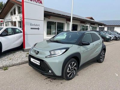 Neu Toyota Aygo X 72 PS (52 kW) 2025 Grün SUV