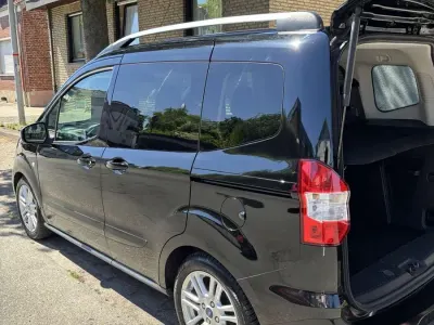 Gebraucht Ford Tourneo Courier 120 PS (88 kW) 2016 Schwarz Van / Kleinbus