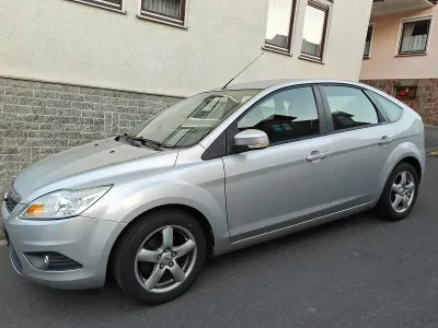 Gebraucht Ford Focus Trend 101 PS (74 kW) 2009 Silber Limousine