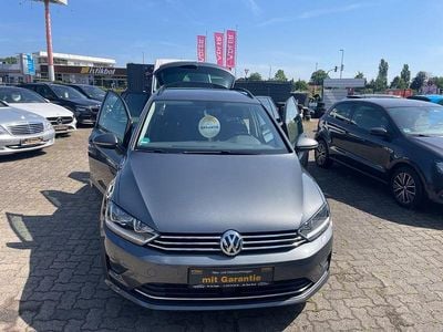 Grau Gebraucht 2017 VW Golf Sportsvan Sound Van / Kleinbus | 14.599 € (Fairer Preis)