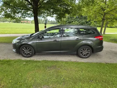 Gebraucht Ford Focus Business Edition 125 PS (91 kW) 2017 Grau Kombi